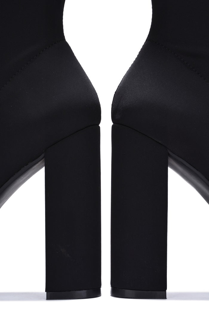 SOLE KARMA CHESTA-FB - BLACK