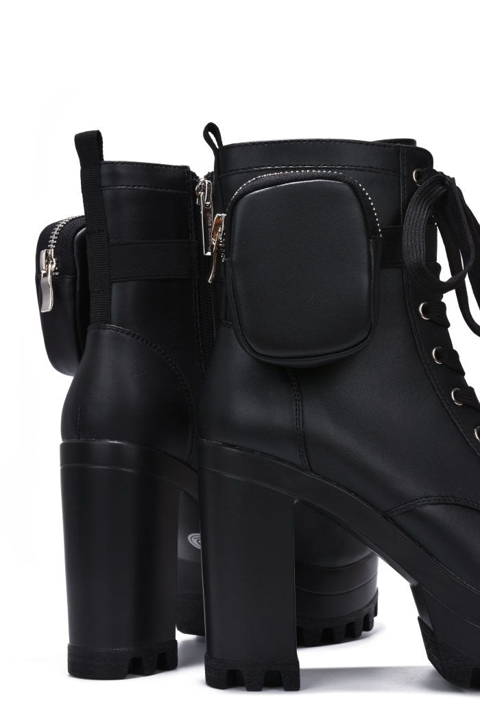 SOLE KARMA MONIK - BLACK
